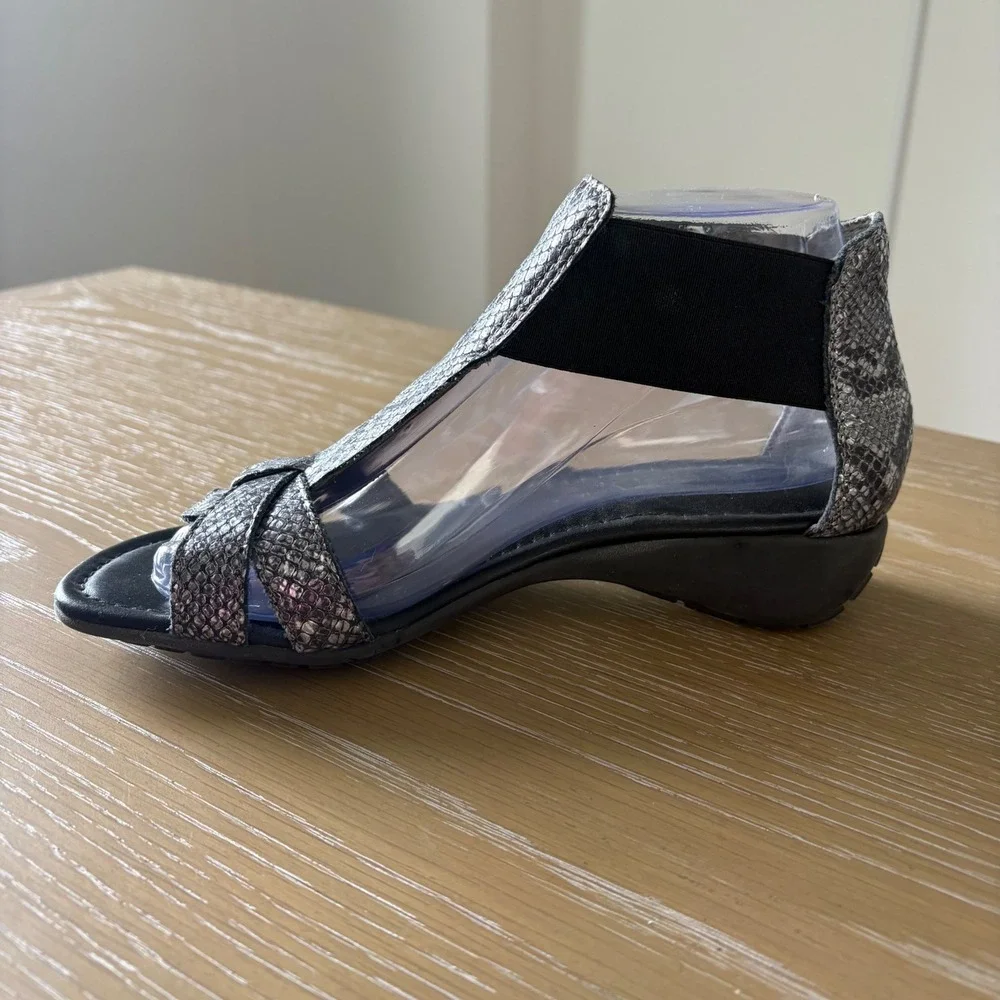 The FLEXX Womens‎ Silver Snakeskin Print Wedge Sandals Elastic Straps Size 7 38